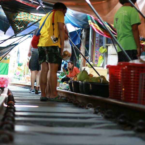 Maeklong Railway Market 02