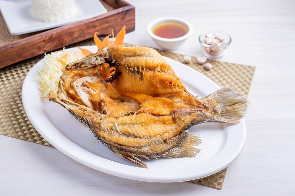 Delivery menu ปลากะพงทอดราดน้ำปลา Nathong L